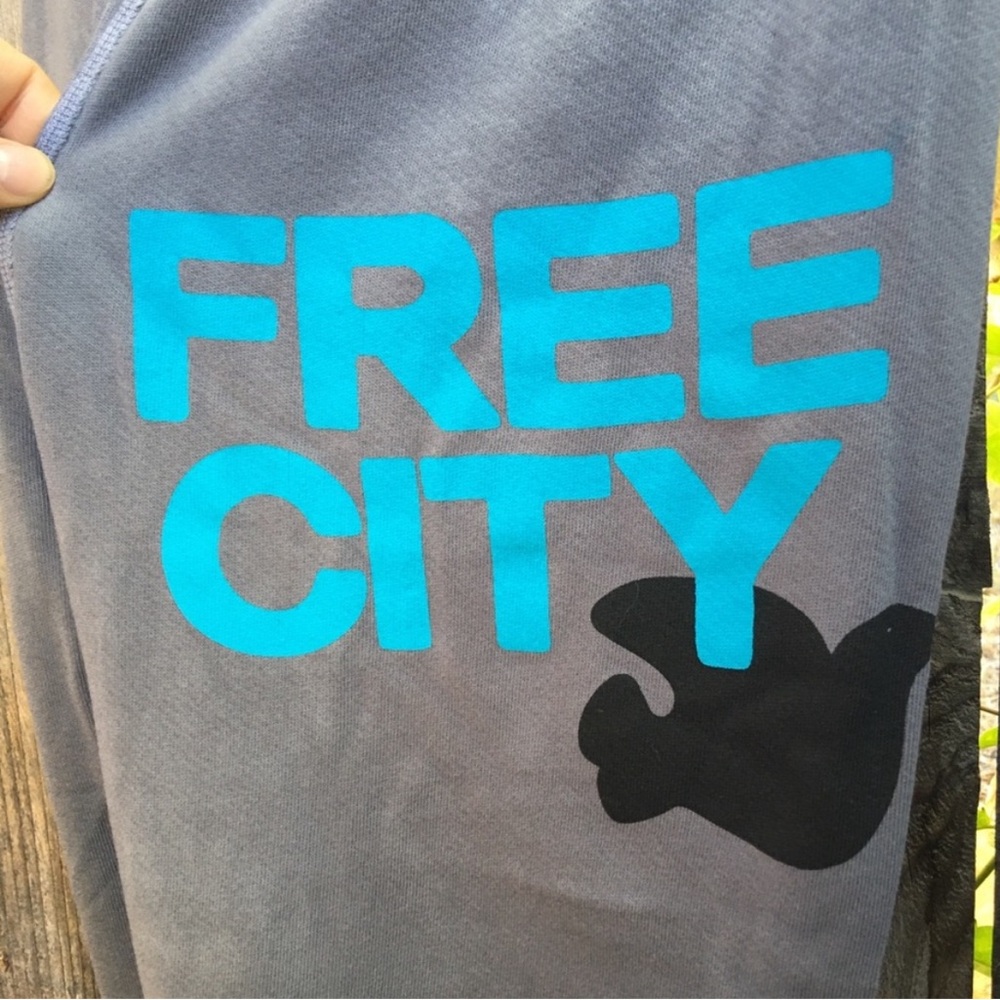 freecity Swetapants. Medium - Picture 3 of 3